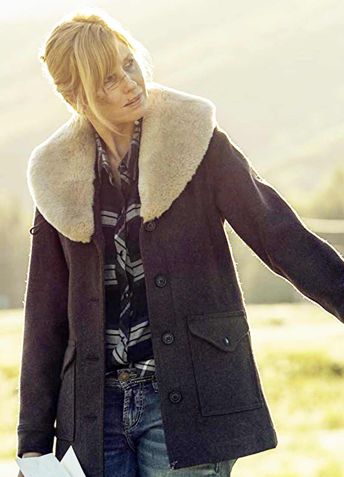 Kelly-reilly-yellowstone-beth-dutton-shearling-wool-coat-2.jpg Kelly Reilly Yellowstone Beth Dutton Shearling Wool Coat - Image 1