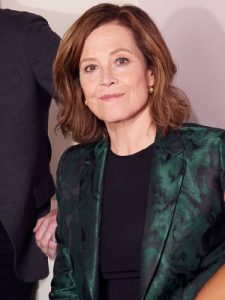 Kiri Avatar 2 The Way of Water Sigourney Weaver Green Blazer