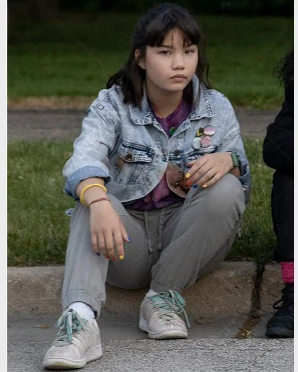 Erin Tieng Paper Girls Riley Lai Nelet Blue Denim Jacket Erin Tieng Paper Girls Riley Lai Nelet Blue Denim Jacket