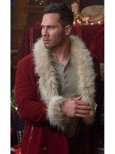 Luke Macfarlane Tv Movie Catch Me If You Claus 2023 Chris Santa Coat