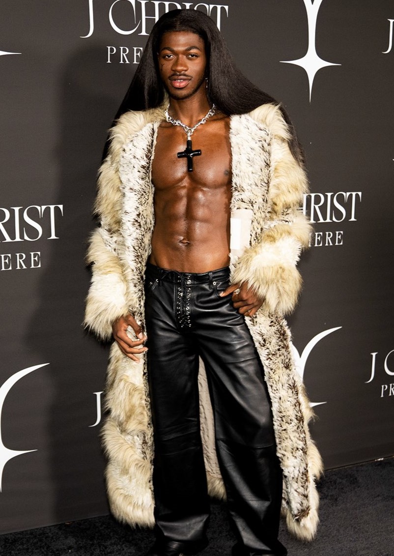 GDmotlaXwAAblBV J Christ Premiere Lil Nas X Fur Coat - Image 1