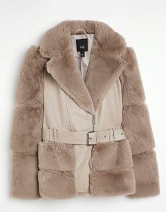 Tammy Tv Series The Gentlemen 2024 Chanel Cresswell Fur Jacket.