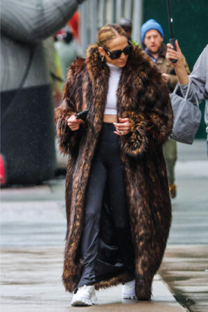 Jennifer-Lopez-NYC-Fur-Coat