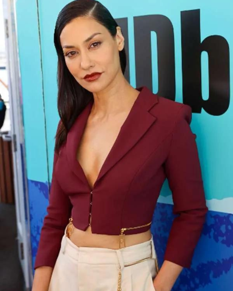 Janina Gavankar Borderlands 2024 Knoxx Maroon Cropped Blazer Janina Gavankar Borderlands 2024 Knoxx Maroon Cropped Blazer